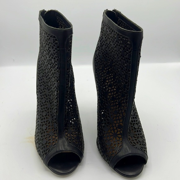 Badgley Mischka black high heeled shoes size 10